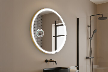 Spiegel in einem dekorativen Rahmen