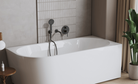 Freistehende Wandbadewanne Astri, 150 cm, rechtsseitig, komplett mit Siphon, Stöpsel und formschönem Überlauf