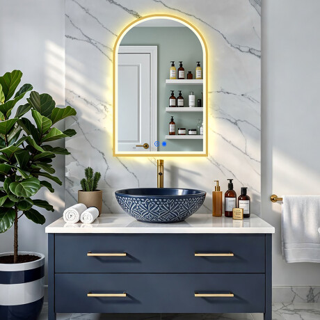 Unregelmäßiger LED-beleuchteter Spiegel in einem goldenen Aluminiumrahmen #4